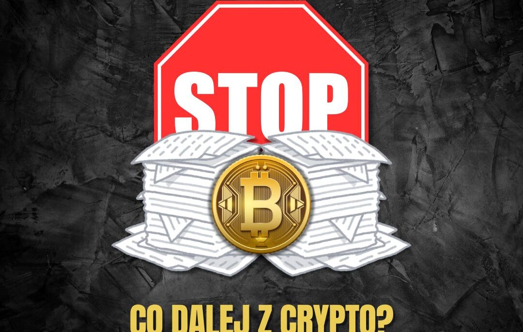 Grafika ilustrująca weto ustawy o kryptoaktywach na ciemnym, teksturowanym tle. Czerwony znak STOP blokuje stosy białych dokumentów prawnych, a przed nimi widnieje złota moneta Bitcoin. Na górze czerwony napis "WETO!", na dole żółty napis "CO DALEJ Z CRYPTO?" oraz białe logo i adres kamilgruszecki.com Kamil Gruszecki opinia o wecie ustawy o kryptoaktywach.