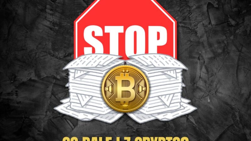 Grafika ilustrująca weto ustawy o kryptoaktywach na ciemnym, teksturowanym tle. Czerwony znak STOP blokuje stosy białych dokumentów prawnych, a przed nimi widnieje złota moneta Bitcoin. Na górze czerwony napis "WETO!", na dole żółty napis "CO DALEJ Z CRYPTO?" oraz białe logo i adres kamilgruszecki.com Kamil Gruszecki opinia o wecie ustawy o kryptoaktywach.